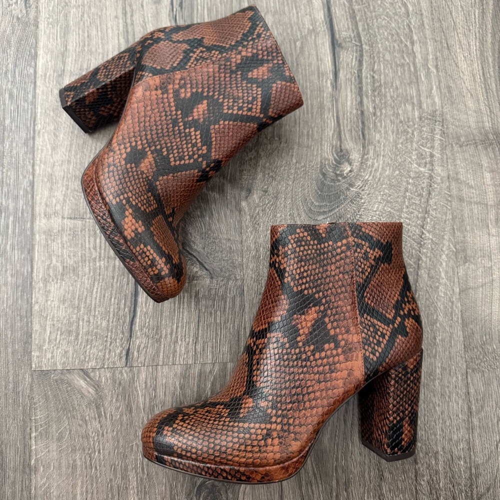 Vince Camuto Brown Snake Print Ankle Boots booties size 6 women Isanna
